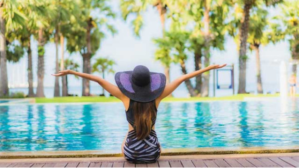 室內(nèi)游泳池，室外游泳池，冬天該怎么維護(hù)游泳池？